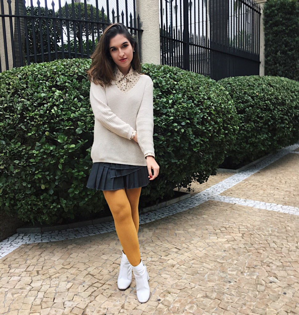 A meia calça colorida é tendência! Confira alguns looks da Beatriz Arvatti com dicas de styling que podem te ajudar a aderir. 